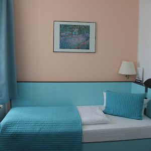 Zimmer mit Kingsize-Bett